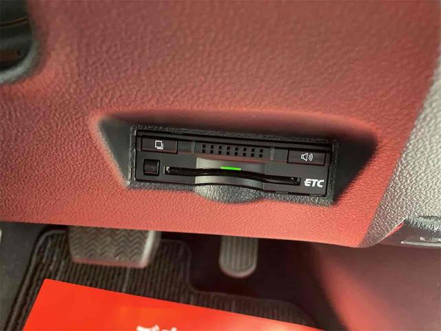 プリウス Ａ　ＥＴＣ　クリアランスソナー　レーンアシスト　オートクルーズコントロール　パークアシスト　衝突被害軽減システム　バックカメラ　ナビ　ＴＶ　アルミホイール　オートマチックハイビーム　オートライト（11枚目）