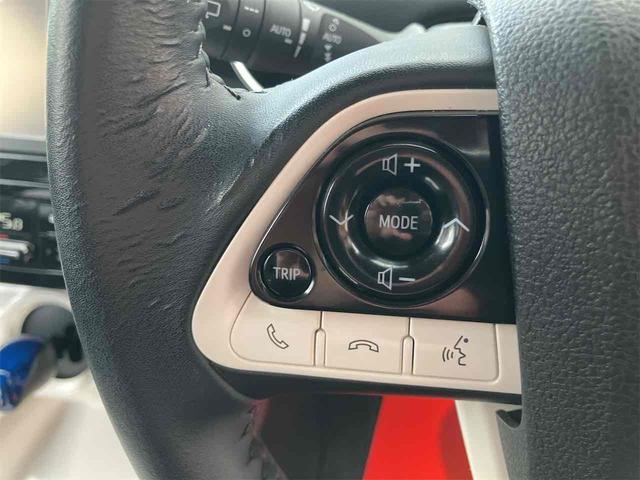 プリウス Ａ　ＥＴＣ　クリアランスソナー　レーンアシスト　オートクルーズコントロール　パークアシスト　衝突被害軽減システム　バックカメラ　ナビ　ＴＶ　アルミホイール　オートマチックハイビーム　オートライト（21枚目）