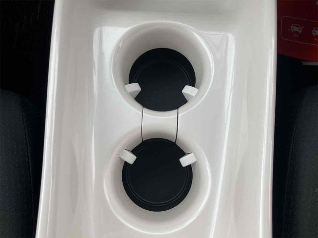 プリウス Ａ　ＥＴＣ　クリアランスソナー　レーンアシスト　オートクルーズコントロール　パークアシスト　衝突被害軽減システム　バックカメラ　ナビ　ＴＶ　アルミホイール　オートマチックハイビーム　オートライト（40枚目）