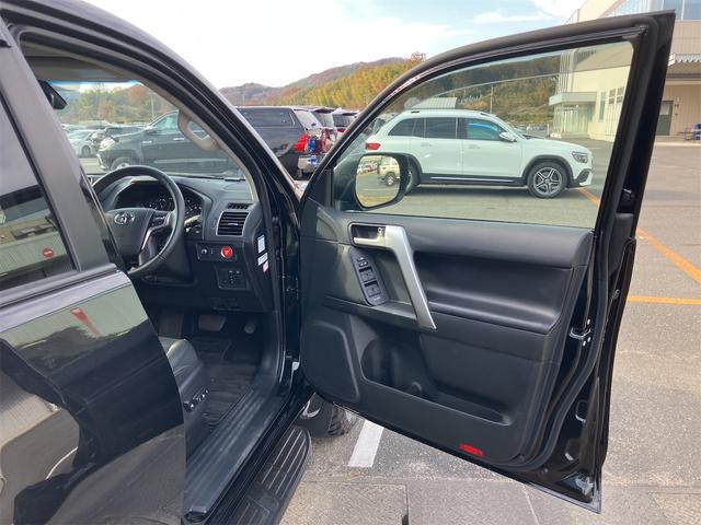 ランドクルーザープラド TX Lパッケージ マットブラックエディション ワンオーナー・マルチテレインモニター・フルセグTV・ナビ・Bluetooth・サンルーフ・ルーフレール・レザーパワーシート・ベンチレーション・シートヒーター・ビルトインETC・LEDヘッドライト(28枚目)