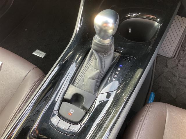 C-HR G TOYOTAセーフティセンス・ 9インチナビ・フルセグTV・走行中TV視聴可能・バックカメラ・シートヒーター・ハーフレザー・スマートキー・プッシュスタート・Fエアロパーツ・ビルトインETC・BMS・LEDヘッドライト・LEDフォグ(9枚目)