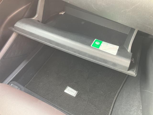 C-HR G TOYOTAセーフティセンス・ 9インチナビ・フルセグTV・走行中TV視聴可能・バックカメラ・シートヒーター・ハーフレザー・スマートキー・プッシュスタート・Fエアロパーツ・ビルトインETC・BMS・LEDヘッドライト・LEDフォグ(11枚目)