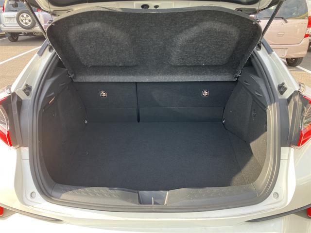 C-HR G TOYOTAセーフティセンス・ 9インチナビ・フルセグTV・走行中TV視聴可能・バックカメラ・シートヒーター・ハーフレザー・スマートキー・プッシュスタート・Fエアロパーツ・ビルトインETC・BMS・LEDヘッドライト・LEDフォグ(19枚目)