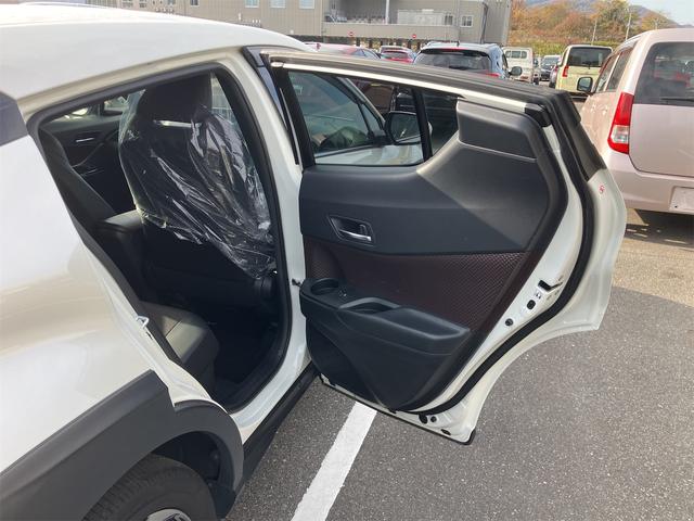 C-HR G TOYOTAセーフティセンス・ 9インチナビ・フルセグTV・走行中TV視聴可能・バックカメラ・シートヒーター・ハーフレザー・スマートキー・プッシュスタート・Fエアロパーツ・ビルトインETC・BMS・LEDヘッドライト・LEDフォグ(28枚目)