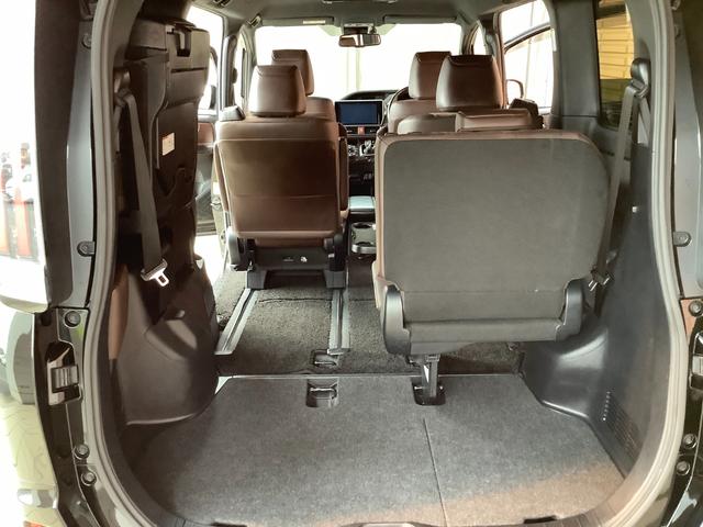 エスクァイア ハイブリッドＧｉ　プレミアムパッケージ　トヨタ認定中古車　フルセグ　メモリーナビ　ＤＶＤ再生　Ｂｌｕｅｔｏｏｔｈ　ミュージックプレイヤー可　後席モニター　バックカメラ　衝突被害軽減システム　ＥＴＣ　両側電動スライド　ＬＥＤ　７人　フルエアロ（32枚目）