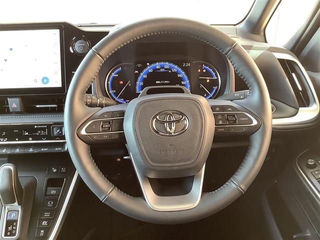 ヴォクシー ハイブリッドＳ－Ｚ　トヨタ認定中古車　フルセグ　メモリーナビ　ＤＶＤ再生　Ｂｌｕｅｔｏｏｔｈ　ミュージックプレイヤー接続　後席モニター　バックカメラ　衝突被害軽減システム　ＥＴＣ　ドラレコ　両側電動スライド　ＬＥＤ　７人（4枚目）