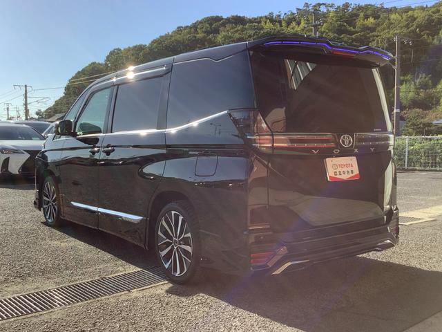 ヴォクシー ハイブリッドＳ－Ｚ　トヨタ認定中古車　フルセグ　メモリーナビ　ＤＶＤ再生　Ｂｌｕｅｔｏｏｔｈ　ミュージックプレイヤー接続　後席モニター　バックカメラ　衝突被害軽減システム　ＥＴＣ　ドラレコ　両側電動スライド　ＬＥＤ　７人（26枚目）