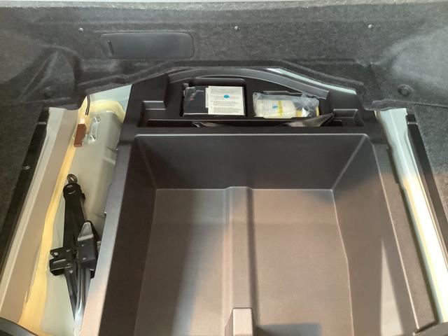 クラウンハイブリッド アスリートＧ　トヨタ認定中古車　本革シート　フルセグ　メモリーナビ　ＤＶＤ再生　Ｂｌｕｅｔｏｏｔｈ接続　ＵＳＢ端子　ミュージックプレイヤー接続可　バックカメラ　衝突被害軽減システム　ＥＴＣ　ＬＥＤヘッドランプ（31枚目）