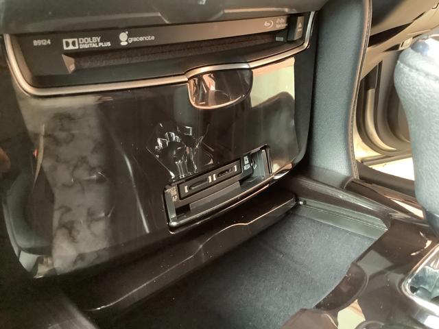 クラウンハイブリッド アスリートＧ　トヨタ認定中古車　本革シート　フルセグ　メモリーナビ　ＤＶＤ再生　Ｂｌｕｅｔｏｏｔｈ接続　ＵＳＢ端子　ミュージックプレイヤー接続可　バックカメラ　衝突被害軽減システム　ＥＴＣ　ＬＥＤヘッドランプ（38枚目）