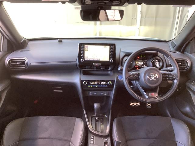 ヤリスクロス ハイブリッド　ＧＲスポーツ　トヨタ認定中古車　フルセグ　メモリーナビ　Ｂｌｕｅｔｏｏｔｈ接続　ＵＳＢ　ミュージックプレイヤー接続可　バックカメラ　衝突被害軽減システム　ＥＴＣ　前後ドラレコ　ＬＥＤヘッドランプ　ワンオーナー（5枚目）