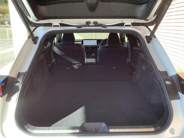 クラウンスポーツ Ｚ　トヨタ認定中古車　本革シート　４ＷＤ　フルセグ　メモリーナビ　Ｂｌｕｅｔｏｏｔｈ接続　ミュージックプレイヤー接続　バックカメラ　衝突被害軽減システム　ＥＴＣ　ドラレコ　ＬＥＤヘッドランプ　ワンオーナー（9枚目）