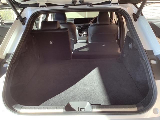 クラウンスポーツ Ｚ　トヨタ認定中古車　本革シート　４ＷＤ　フルセグ　メモリーナビ　Ｂｌｕｅｔｏｏｔｈ接続　ミュージックプレイヤー接続　バックカメラ　衝突被害軽減システム　ＥＴＣ　ドラレコ　ＬＥＤヘッドランプ　ワンオーナー（33枚目）