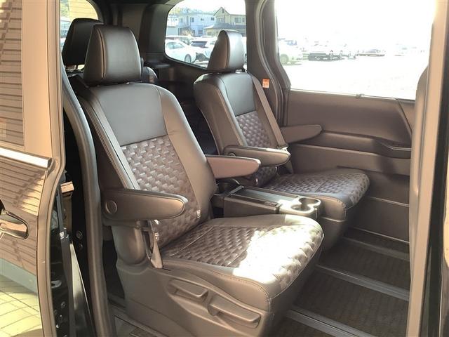 ヴォクシー S-Z トヨタ認定中古車 ディスプレイオーディオ 4WD Bluetooth ミュージックプレイヤー接続 バックカメラ 衝突被害軽減システム ETC 両側電動スライド LED 7人 3列 ワンオーナー 記録簿(7枚目)