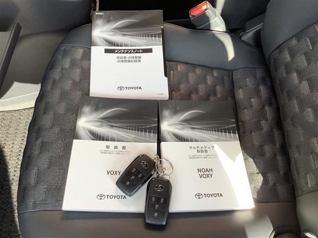 ヴォクシー S-Z トヨタ認定中古車 ディスプレイオーディオ 4WD Bluetooth ミュージックプレイヤー接続 バックカメラ 衝突被害軽減システム ETC 両側電動スライド LED 7人 3列 ワンオーナー 記録簿(18枚目)