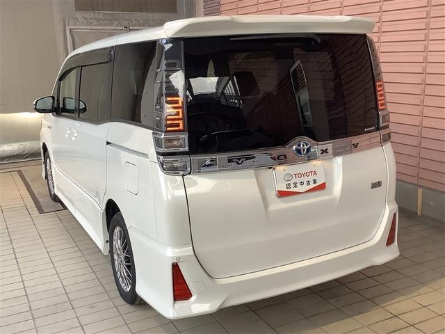 ヴォクシー ＺＳ　トヨタ認定中古車　フルセグ　メモリーナビ　ＤＶＤ再生　Ｂｌｕｅｔｏｏｔｈ　ミュージックプレイヤー接続　後席モニター　バックカメラ　衝突被害軽減システム　ＥＴＣ　ドラレコ　両側電動スライド　ＬＥＤ　７人（3枚目）