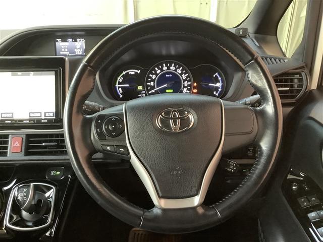 ヴォクシー ＺＳ　トヨタ認定中古車　フルセグ　メモリーナビ　ＤＶＤ再生　Ｂｌｕｅｔｏｏｔｈ　ミュージックプレイヤー接続　後席モニター　バックカメラ　衝突被害軽減システム　ＥＴＣ　ドラレコ　両側電動スライド　ＬＥＤ　７人（4枚目）