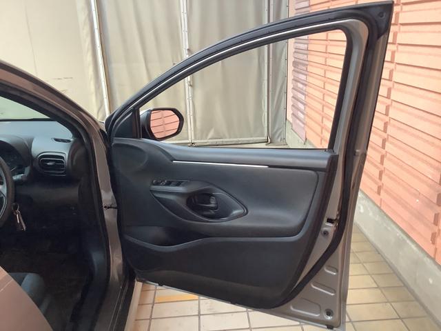 ヤリス Ｘ　トヨタ認定中古車　メモリーナビ　Ｂｌｕｅｔｏｏｔｈ接続　ＵＳＢ端子　ミュージックプレイヤー接続可　バックカメラ　衝突被害軽減システム　ＥＴＣ　ドラレコ　記録簿（46枚目）