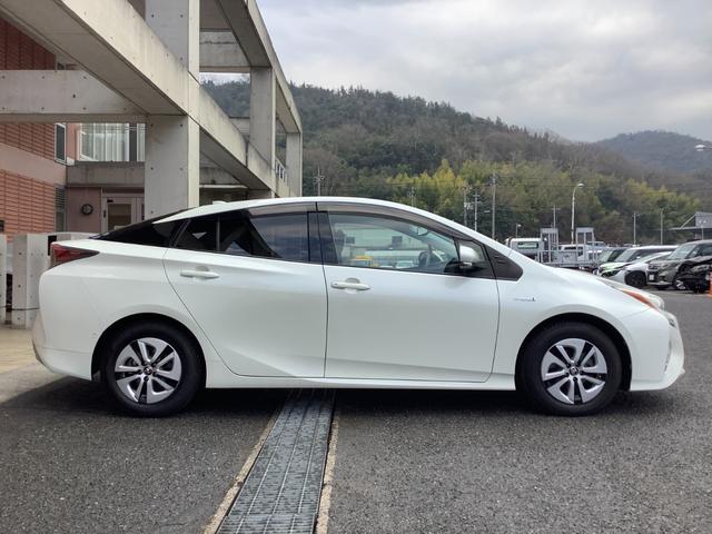プリウス Ａ　トヨタ認定中古車　ワンセグ　メモリーナビ　Ｂｌｕｅｔｏｏｔｈ接続　ミュージックプレイヤー接続可　バックカメラ　衝突被害軽減システム　ＥＴＣ　ＬＥＤヘッドランプ（50枚目）
