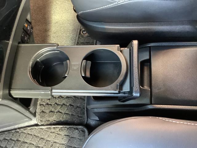 エスクァイア Ｇｉ　トヨタ認定中古車　４ＷＤ　ワンセグ　メモリーナビ　Ｂｌｕｅｔｏｏｔｈ　ミュージックプレイヤー接続可　バックカメラ　衝突被害軽減システム　ＥＴＣ　ドラレコ　両側電動スライド　ＬＥＤ　７人　３列　記録簿（42枚目）