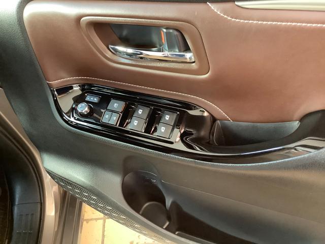 エスクァイア Ｇｉ　トヨタ認定中古車　４ＷＤ　ワンセグ　メモリーナビ　Ｂｌｕｅｔｏｏｔｈ　ミュージックプレイヤー接続可　バックカメラ　衝突被害軽減システム　ＥＴＣ　ドラレコ　両側電動スライド　ＬＥＤ　７人　３列　記録簿（50枚目）