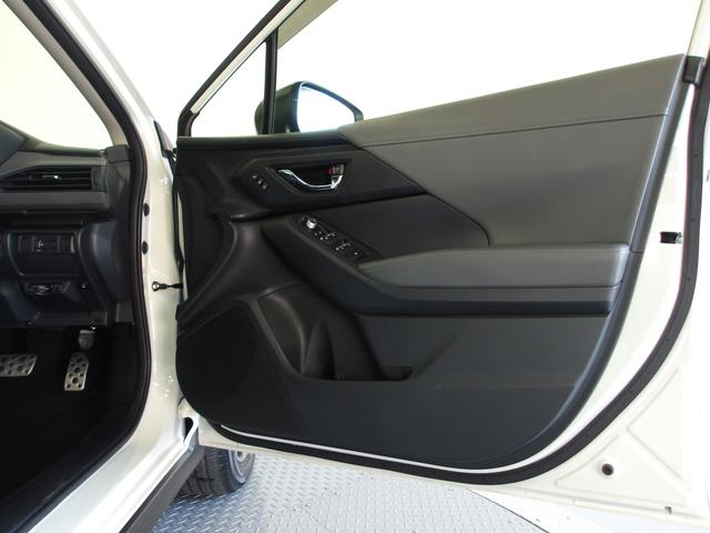 クロストレック リミテッド　ＡＷＤ　サンルーフ　ブラック／グレー本革シート（13枚目）