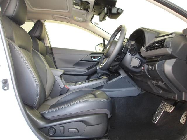 クロストレック リミテッド　ＡＷＤ　サンルーフ　ブラック／グレー本革シート（14枚目）