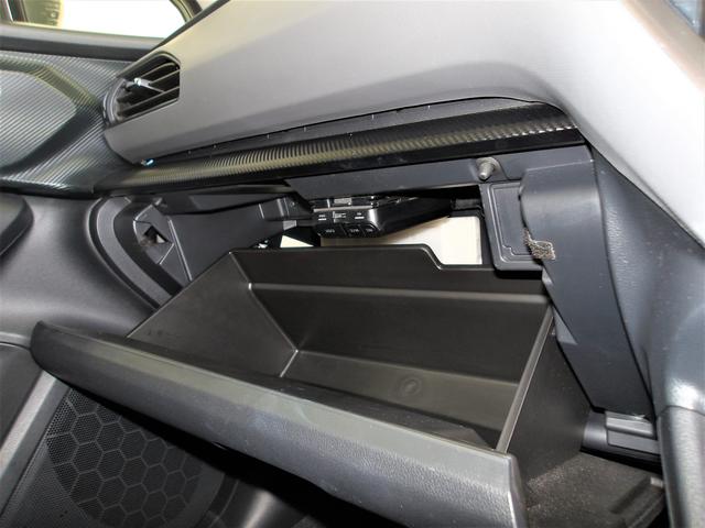 クロストレック リミテッド AWD サンルーフ ブラック/グレー本革シート(31枚目)