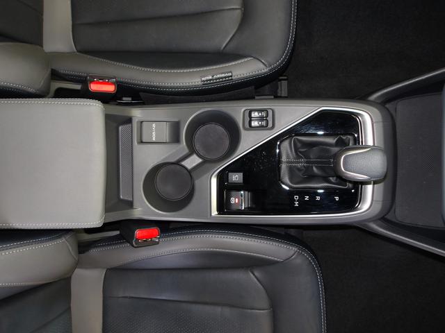 クロストレック リミテッド　ＡＷＤ　サンルーフ　ブラック／グレー本革シート（32枚目）