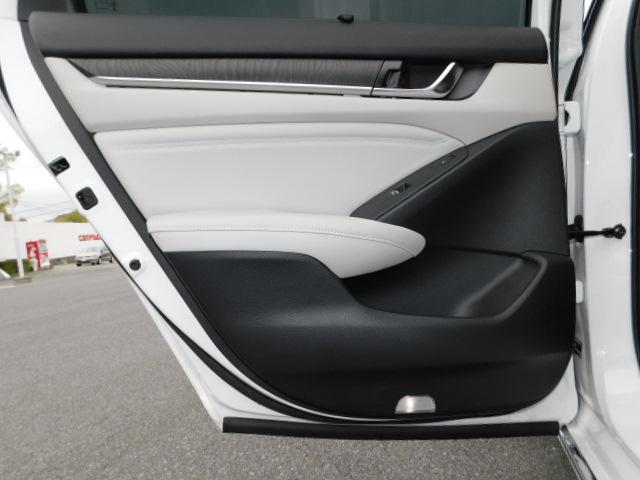 EX 輸入車ディーラー下取 ワンオーナー 禁煙車 LEDヘッドライト サンルーフ レザーシート 純正ナビ 地デジ バックモニター クルーズコントロール ドライブレコーダー前後カメラ ワイヤレススマホ充電(73枚目)
