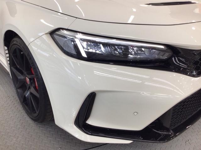 シビック タイプＲ　ＬＥＤ・ホンダＣＯＮＮＥＣＴ・メモリナビ・バックカメラ・ＵＳＢポート・ＥＴＣ　アイドリングストップ　ＴＶナビ　ＥＴＣ車載器　フルセグテレビ　ＬＥＤランプ　Ｒカメラ　カーテンエアバック　キーフリ　ＥＳＣ（3枚目）