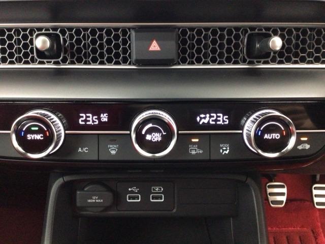 シビック タイプＲ　ＬＥＤ・ホンダＣＯＮＮＥＣＴ・メモリナビ・バックカメラ・ＵＳＢポート・ＥＴＣ　アイドリングストップ　ＴＶナビ　ＥＴＣ車載器　フルセグテレビ　ＬＥＤランプ　Ｒカメラ　カーテンエアバック　キーフリ　ＥＳＣ（18枚目）