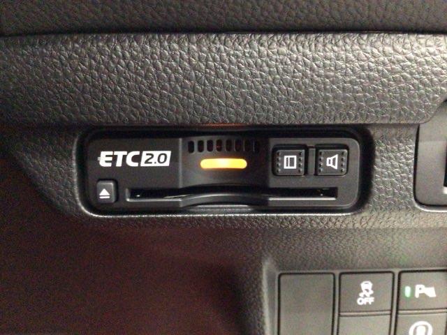 シビック タイプＲ　ＬＥＤ・ホンダＣＯＮＮＥＣＴ・メモリナビ・バックカメラ・ＵＳＢポート・ＥＴＣ　アイドリングストップ　ＴＶナビ　ＥＴＣ車載器　フルセグテレビ　ＬＥＤランプ　Ｒカメラ　カーテンエアバック　キーフリ　ＥＳＣ（22枚目）