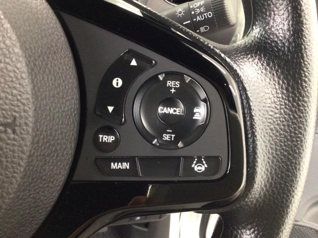 【アダプティブ・クルーズ・コントロール】予め設定した車速内でクルマが自動的に加減速。前走車との適切な車間距離を維持しながら追従走行し、高速道路でのドライバーの疲労を軽減してくれる嬉しい機能付♪