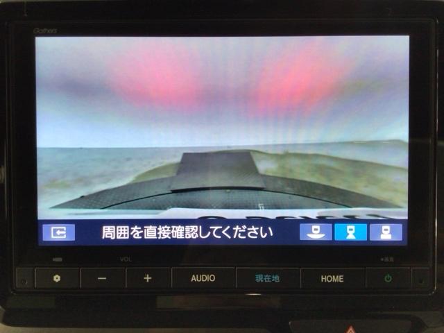 【バックカメラ】運転が苦手な方も車庫入れラクラクです!ギアをリバースに入れれば自動的に切り換わりますので、面倒な操作は不要です♪狭い駐車場もお車を傷つけず安心ですね!