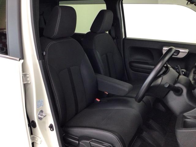 【前席】充分な広さを確保した、快適な前席!インテリアカラーも落ち着いたお色です♪センターアームレストも付いて、リラックスした姿勢で運転していただけます♪