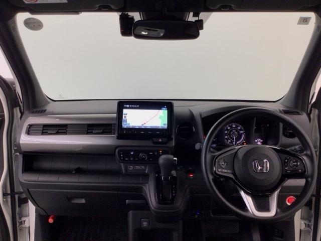 【前方視界】開放的な前方視界!運転がしやすく疲れにくいです♪窓が大きく、見通しがとっても良いおクルマですよ♪