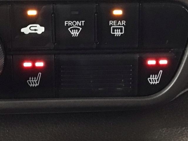 【シートヒーター】エアコンよりも暖かくなるのが早く、エンジンをかけるとあっという間にポカポカに♪エアコンと違い風が出るわけではないので乾燥に敏感な方でも安心して使用できますよ♪