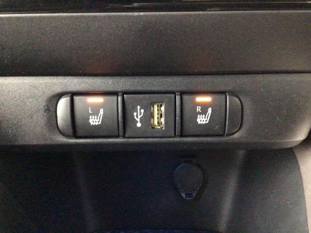 【シートヒーター】エアコンよりも暖かくなるのが早く、エンジンをかけるとあっという間にポカポカに♪エアコンと違い風が出るわけではないので乾燥に敏感な方でも安心して使用できますよ♪