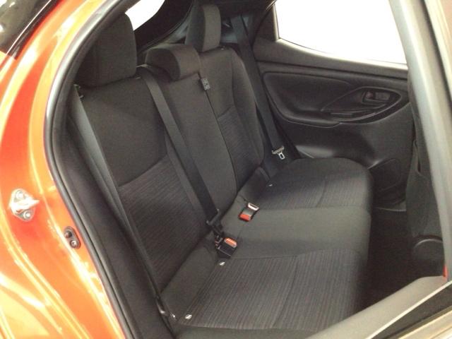 【後席】後席のお足元もとっても広いですよ！♪後席シートも乗り心地ＯＫ！ゆったり乗れます♪