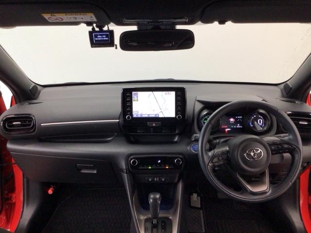 【前方視界】開放的な前方視界！運転がしやすく疲れにくいです♪窓が大きく、見通しがとっても良いおクルマですよ♪