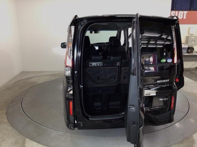 【わくわくゲート】タテはもちろんヨコにも開き、ちょっとした荷物を積む時にもとても便利♪人やペットの乗り降りもスムーズにできます♪