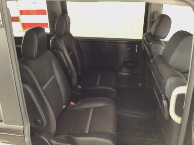 ★２列目セパレートシート★　２列目のシートは、独立したセパレートシート！体をつつみこむので、長距離ドライブも快適に楽しめます！