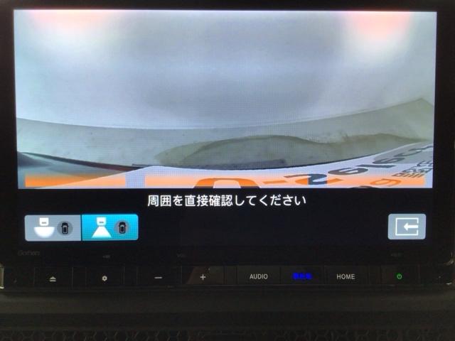 【バックカメラ】運転が苦手な方も車庫入れラクラクです！ギアをリバースに入れれば自動的に切り換わりますので、面倒な操作は不要です♪狭い駐車場もお車を傷つけず安心ですね！