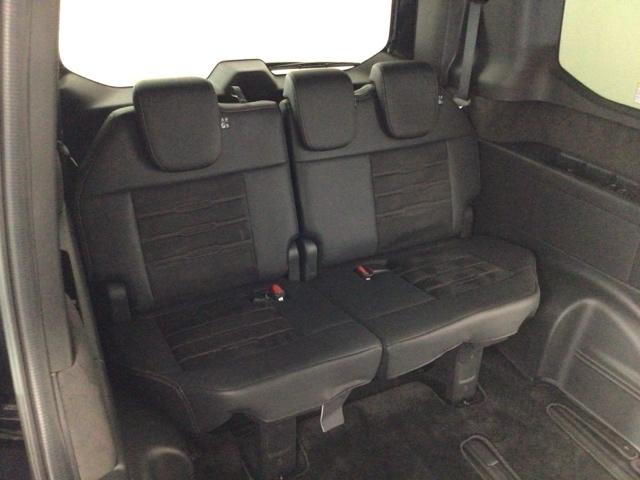 【３列目シート】３列目シートもゆったりとお座りいただける広さがあります！床下格納式ですので、お使いにならない時は荷室として活躍します！