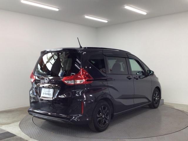 フリード＋ クロスターブラックスタイル　ＬＥＤ・フルセグ・メモリナビ・バックカメラ・純正ＡＷ・シートヒーター・ＥＴＣ　サイドエアバック　地デジフルセグ　ＤＶＤ　前後誤発進抑制　両側電動スライドドア　助手席エアバッグ　フルオートエアコン（4枚目）