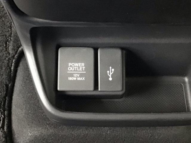 フリード＋ クロスターブラックスタイル　ＬＥＤ・フルセグ・メモリナビ・バックカメラ・純正ＡＷ・シートヒーター・ＥＴＣ　サイドエアバック　地デジフルセグ　ＤＶＤ　前後誤発進抑制　両側電動スライドドア　助手席エアバッグ　フルオートエアコン（9枚目）