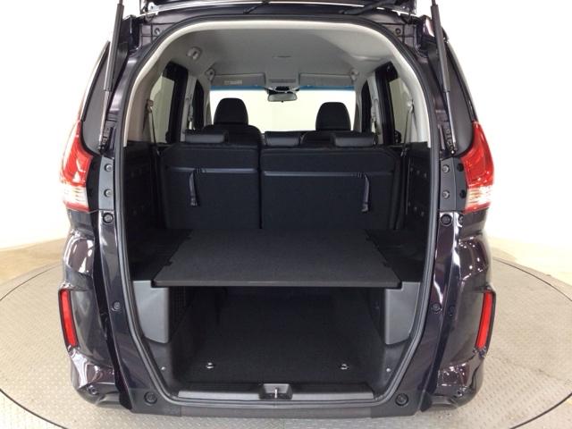 フリード＋ クロスターブラックスタイル　ＬＥＤ・フルセグ・メモリナビ・バックカメラ・純正ＡＷ・シートヒーター・ＥＴＣ　サイドエアバック　地デジフルセグ　ＤＶＤ　前後誤発進抑制　両側電動スライドドア　助手席エアバッグ　フルオートエアコン（13枚目）