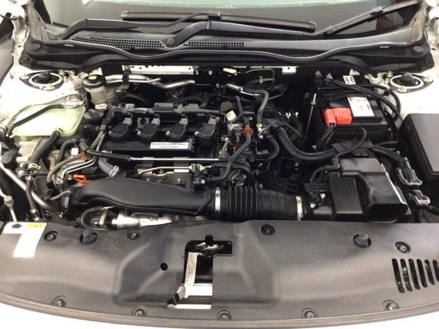 【ピカピカクリーニング】ボディ廻りはもちろん室内・シート・エンジンルーム・トランクルームなど隅々まで専門スタッフが徹底的にクリーニングし磨き上げました☆綺麗なお車で快適なドライブをお楽しみ下さい