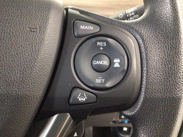 【アダプティブ・クルーズ・コントロール】予め設定した車速内でクルマが自動的に加減速。前走車との適切な車間距離を維持しながら追従走行し、高速道路でのドライバーの疲労を軽減してくれる嬉しい機能付♪