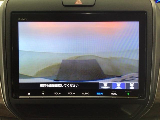 【バックカメラ】運転が苦手な方も車庫入れラクラクです！ギアをリバースに入れれば自動的に切り換わりますので、面倒な操作は不要です♪狭い駐車場もお車を傷つけず安心ですね！